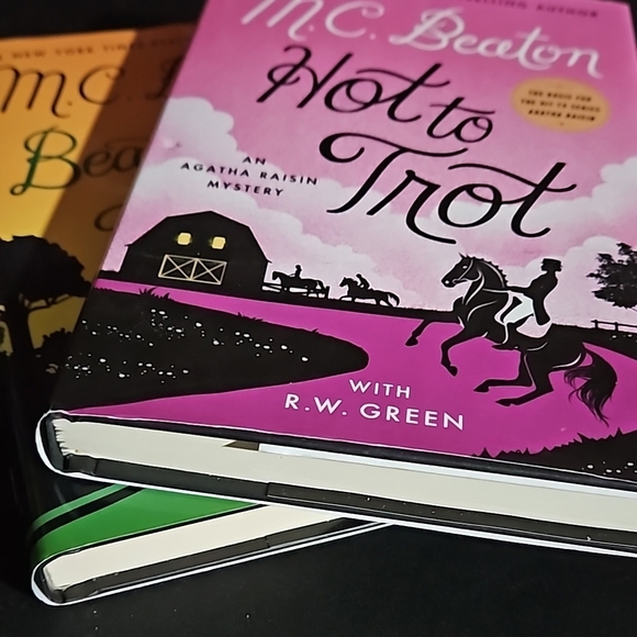 M.C. Beaton Mystery Book Set - Pink & Green Covers - Picture 2 of 8